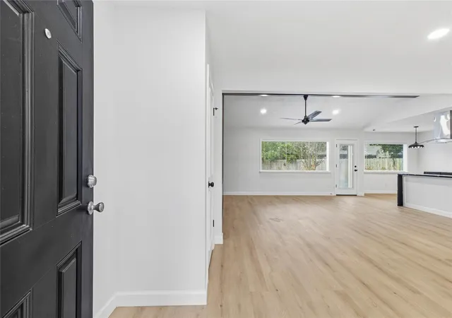 3rd image of 9607 Kemp Forest Dr, Houston, TX 77080 | MLS# 37148710