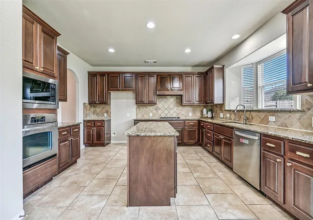 3rd image of 2508 Rockygate Ln, Friendswood, TX 77546 | MLS# 38989243