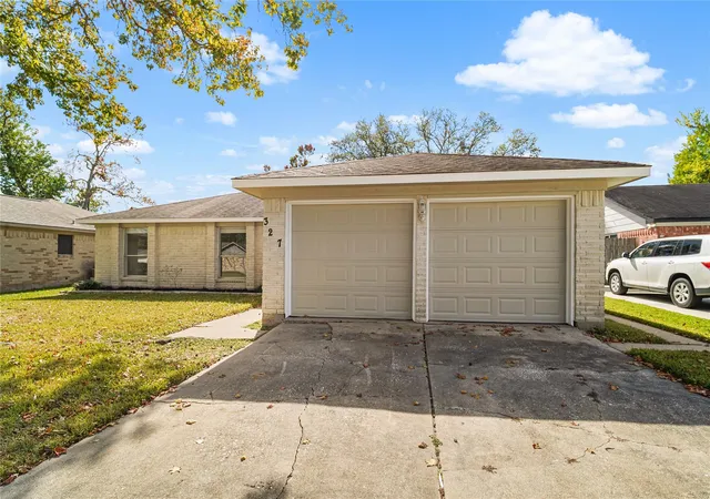 3rd image of 327 Windward Dr, League City, TX 77573 | MLS# 57599167