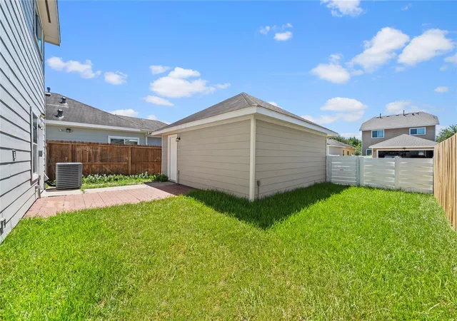 23rd image of 1714 Claremont Garden Cir, Houston, TX 77047 | MLS# 68274925