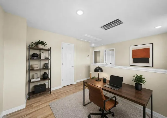 Photo 3 of Sale Pending at 1714 Claremont Garden Cir, Houston, TX 77047 | MLS# 68274925 | Listing updated on 2026-10-05