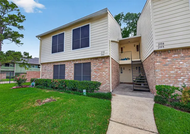 Photo 3 of Sale Pending at 14555 Wunderlich Dr #2101, Houston, TX 77069 | MLS# 67433387 | Listing updated on 2026-09-16