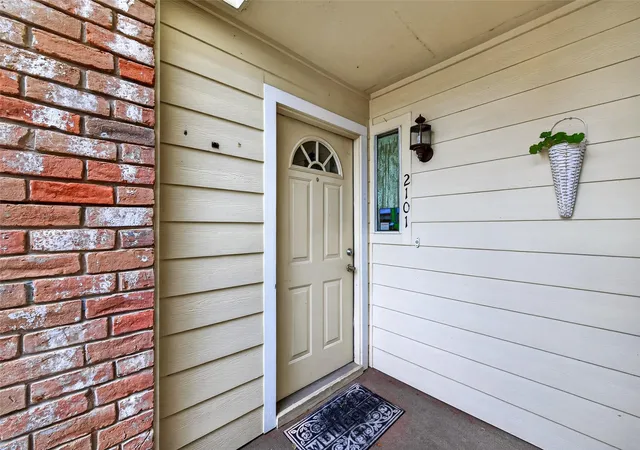 Photo 3 of Sale Pending at 14555 Wunderlich Dr #2101, Houston, TX 77069 | MLS# 67433387 | Listing updated on 2026-09-16