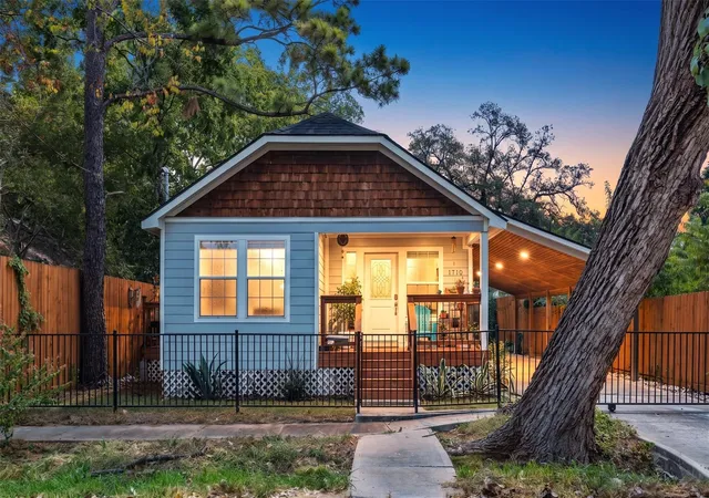 Photo 1 of Sale Pending at 1710 Mckee St, Houston, TX 77009 | MLS# 27429866 | Listing updated on 2026-09-17