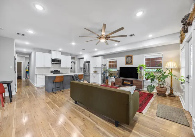 Photo 3 of Sale Pending at 1710 Mckee St, Houston, TX 77009 | MLS# 27429866 | Listing updated on 2026-09-17