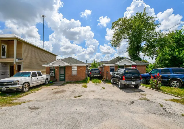 Photo 1 of Multi family home for sale at 2828 Brackenridge St, Houston, TX 77026 | MLS# 43106665 | Listing updated on 2026-08-19