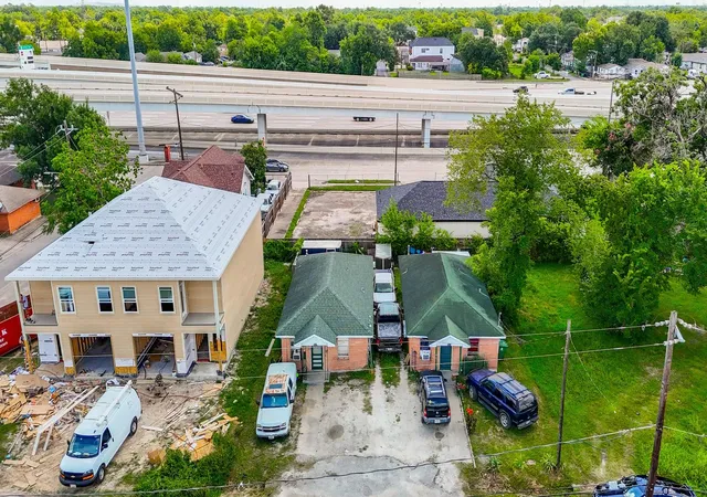 Photo 2 of Multi family home for sale at 2828 Brackenridge St, Houston, TX 77026 | MLS# 43106665 | Listing updated on 2026-08-19