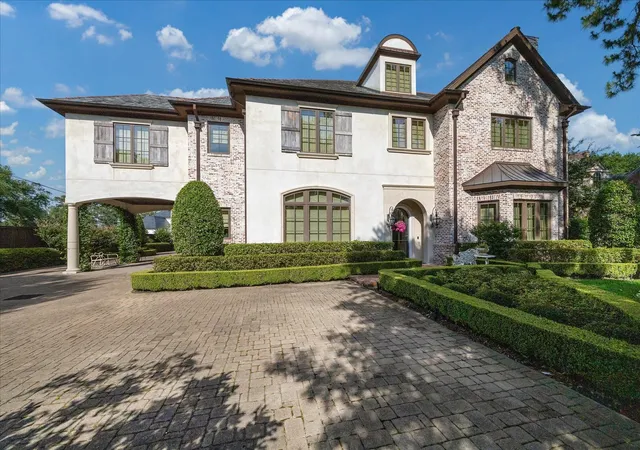 Photo 3 of Mansion for sale at 724 W Friar Tuck Ln, Houston, TX 77024 | MLS# 88959264 | Listing updated on 2026-07-23