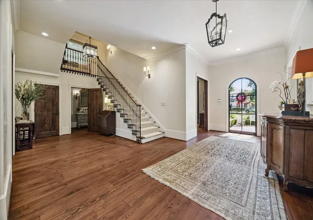 Photo 3 of Single family home for sale at 724 W Friar Tuck Ln, Houston, TX 77024 | MLS# 88959264 | Listing updated on 2026-07-23
