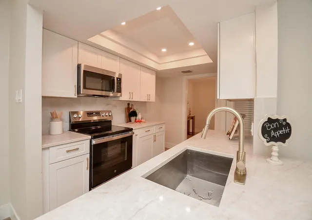 Photo 2 of Townhouse for sale at 14311 Misty Meadow Ln, Houston, TX 77079 | MLS# 69069355 | Listing updated on 2026-09-20