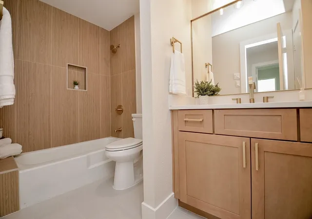 Photo 4 of Townhouse for sale at 14311 Misty Meadow Ln, Houston, TX 77079 | MLS# 69069355 | Listing updated on 2026-09-20