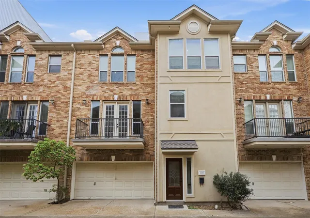 Homes for sale in Houston, TX | 1110 Birdsall St, Houston, TX 77007 | MLS# 90152078