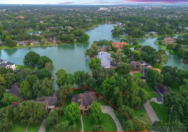 2nd image of 702 Piedmont St, Sugar Land, TX 77478 | MLS# 74967651