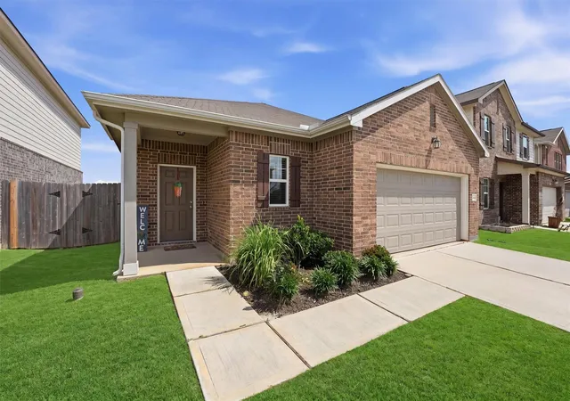 Photo 2 of Single family home for sale at 13415 Wembley Hts Dr, Houston, TX 77049 | MLS# 37969577 | Listing updated on 2026-04-21