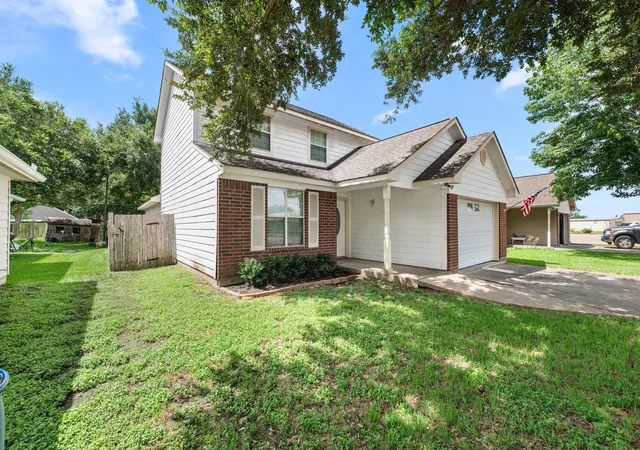 3rd image of 845 Clubside Dr, East Bernard, TX 77435 | MLS# 90880562