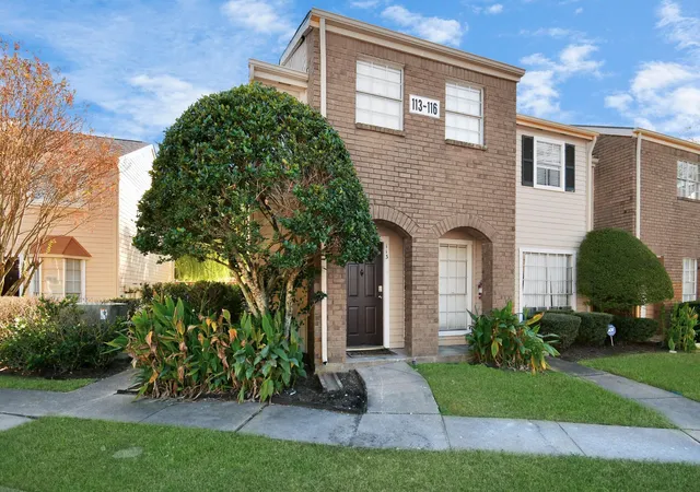 Photo 2 of Condo for sale at 2002 Gentryside Dr #113, Houston, TX 77077 | MLS# 29416348 | Listing updated on 2026-08-10
