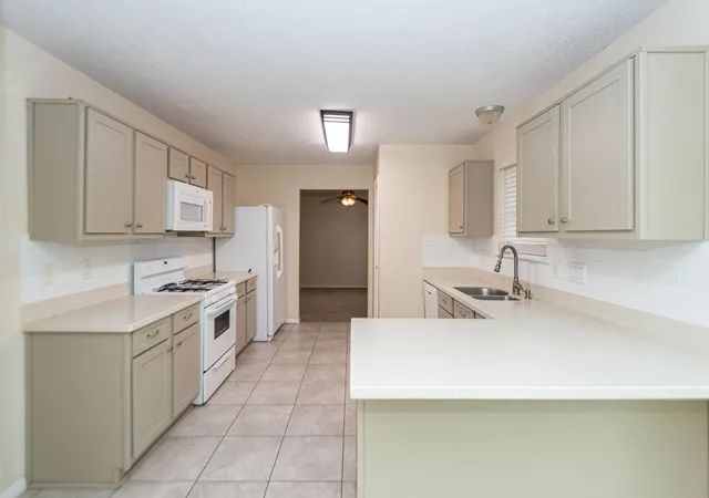 2nd image of 1710 Oak Valley Dr, Kemah, TX 77565 | MLS# 62172860