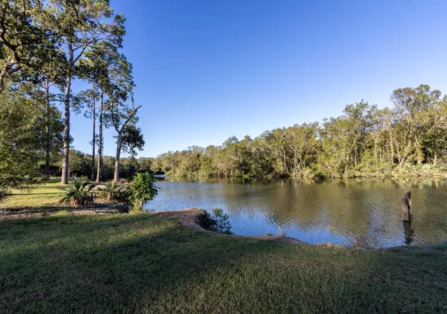 1st image of 30 Ellis Rd, League City, TX 77573 | MLS# 23179161