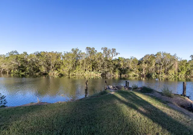 2nd image of 30 Ellis Rd, League City, TX 77573 | MLS# 23179161