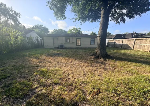 13th image of 7318 Forrestal St, Houston, TX 77033 | MLS# 27616501