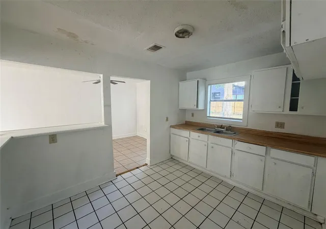 5th image of 7318 Forrestal St, Houston, TX 77033 | MLS# 27616501