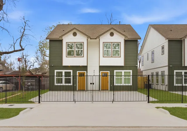 Photo 3 of Sale Pending at 8408 Darien St #A/B, Houston, TX 77028 | MLS# 19917876 | Listing updated on 2026-09-15