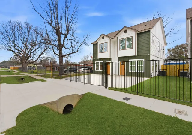 Photo 3 of Sale Pending at 8408 Darien St #A/B, Houston, TX 77028 | MLS# 19917876 | Listing updated on 2026-09-15