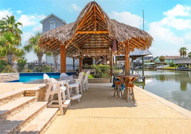 Photo 4 of Single family home for sale at 1331 Coral Wy, Tiki Island, TX 77554 | MLS# 91981345 | Listing updated on 2026-09-12