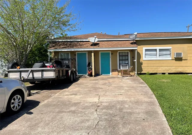 Homes for sale in Freeport, TX | 302 N Avenue B, Freeport, TX 77541 | MLS# 60695951