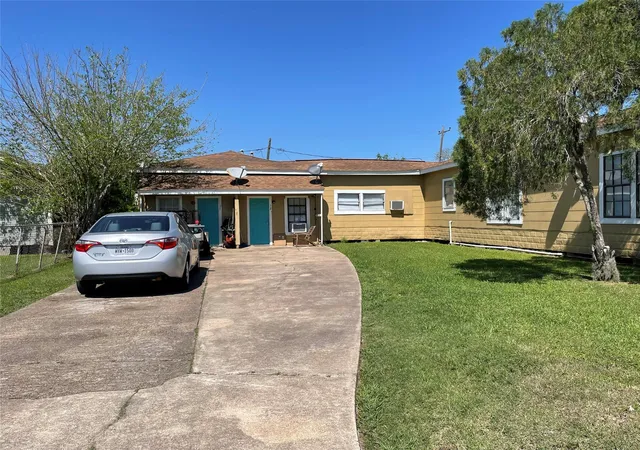 Homes for sale in Freeport, TX | 302 N Avenue B, Freeport, TX 77541 | MLS# 60695951