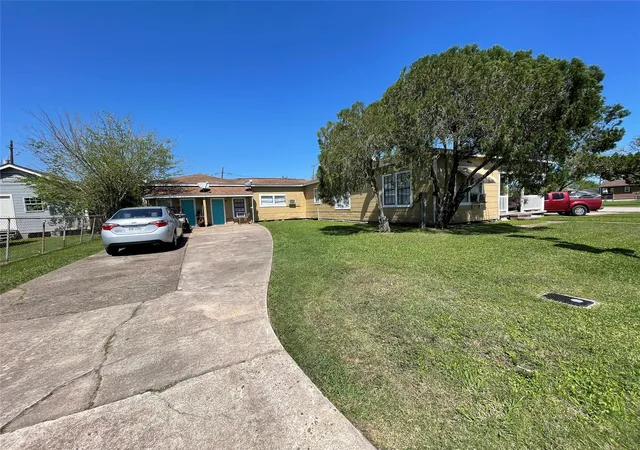 Homes for sale in Freeport, TX | 302 N Avenue B, Freeport, TX 77541 | MLS# 60695951