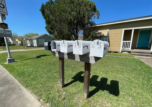 Homes for sale in Freeport, TX | 302 N Avenue B, Freeport, TX 77541 | MLS# 60695951