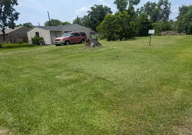 1st image of 5335 Lyndhurst Dr, Houston, TX 77033 | MLS# 54363363