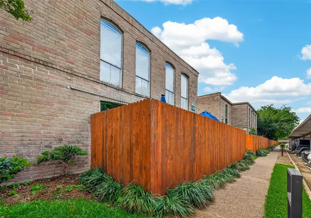 5th image of 4649 Wild Indigo St, Houston, TX 77027