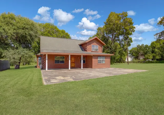 2nd image of 319 Oakland St, Baytown, TX 77520 | MLS# 84625629