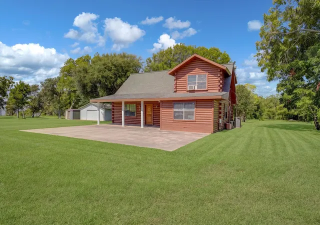 Photo 3 of Single family home for sale at 319 Oakland St, Baytown, TX 77520 | MLS# 84625629 | Listing updated on 2026-08-24