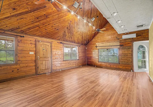 Photo 4 of Single family home for sale at 319 Oakland St, Baytown, TX 77520 | MLS# 84625629 | Listing updated on 2026-08-24