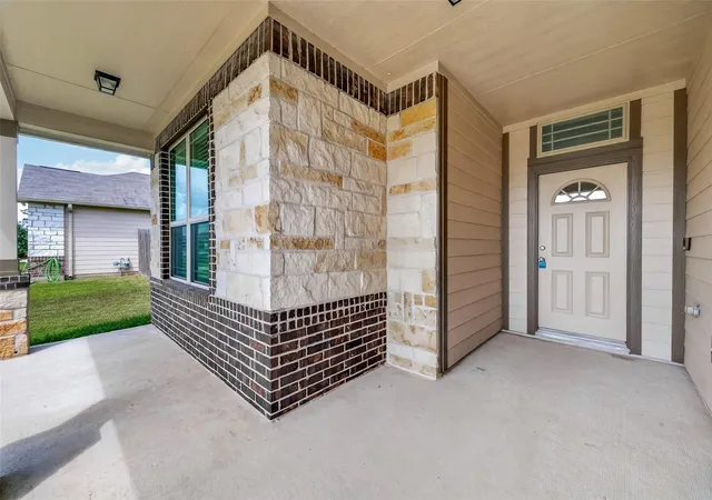 Homes for sale in Sealy, TX | 207 White Wing Ln, Sealy, TX 77474 | MLS# 31418278