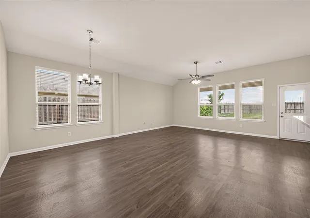 Photo 4 of Single family home for sale at 207 White Wing Ln, Sealy, TX 77474 | MLS# 31418278 | Listing updated on 2026-08-26
