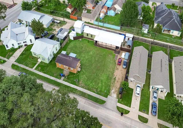 2nd image of 1113 4th St, Rosenberg, TX 77471 | MLS# 11486286