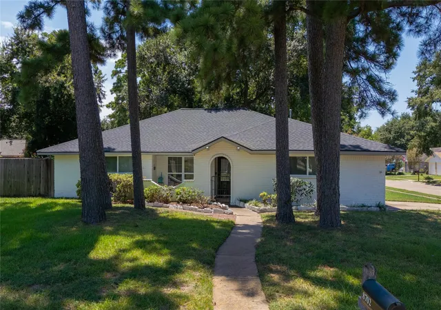 Photo 1 of Single family home for sale at 8702 Landwood Dr, Houston, TX 77040 | MLS# 75485714 | Listing updated on 2026-08-21
