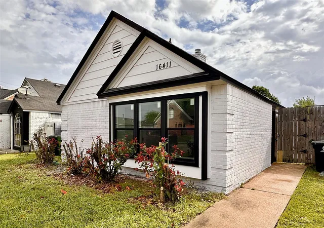 Photo 2 of Single family home for sale at 16411 Gold Ridge Ln, Houston, TX 77053 | MLS# 75518605 | Listing updated on 2026-09-05