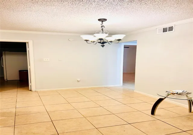 Listing Photo 4 - Condo for sale in building located at 11643 Chimney Rock Rd, Houston, TX 77035 - Unit #B