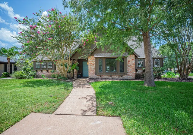 2nd image of 4114 Willow Hill Dr, Seabrook, TX 77586 | MLS# 2342438