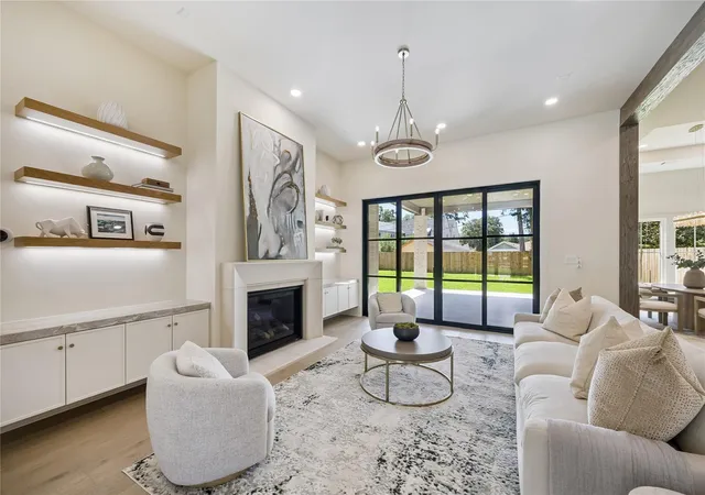 3rd image of 539 W 34Th St, Houston, TX 77018 | MLS# 22031090
