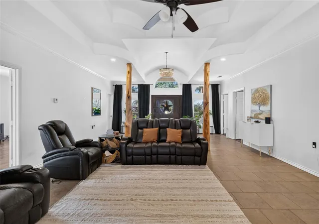 Photo 4 of House for sale at 21174 Us Hwy 281 S, San Antonio, TX 78264 | MLS# 21755108 | Listing updated on 2026-08-27