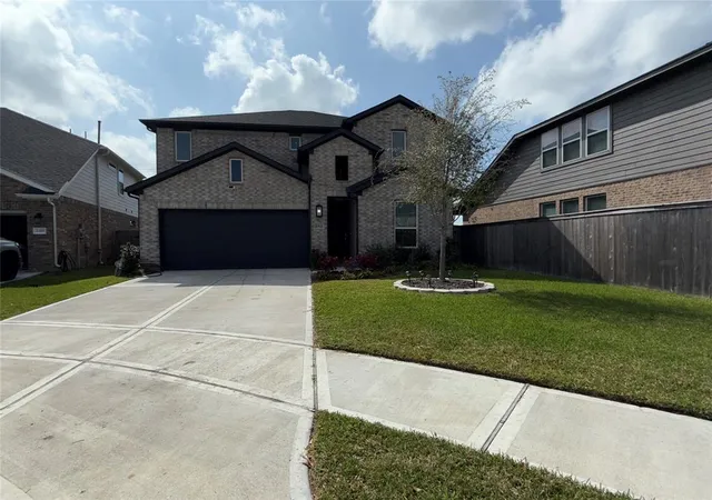 Homes for sale in La Porte, TX | 2412 Elliott Shore Ln, La Porte, TX 77571 | MLS# 54076285