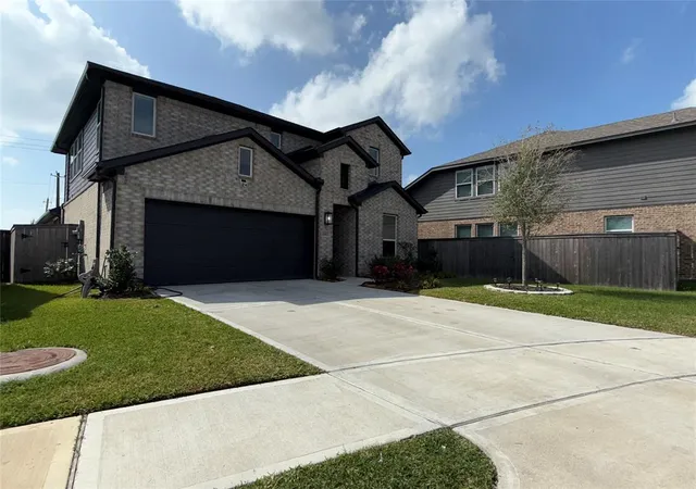 Homes for sale in La Porte, TX | 2412 Elliott Shore Ln, La Porte, TX 77571 | MLS# 54076285