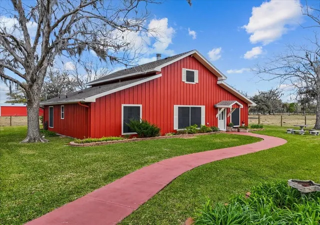 Photo 2 of Sale Pending at 8960 County Rd 505, Brazoria, TX 77422 | MLS# 41193644 | Listing updated on 2026-09-21