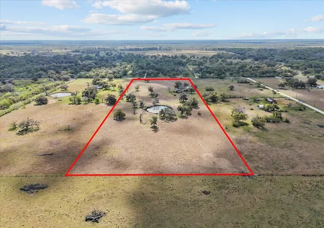 Photo 3 of Sale Pending at 8960 County Rd 505, Brazoria, TX 77422 | MLS# 41193644 | Listing updated on 2026-09-21